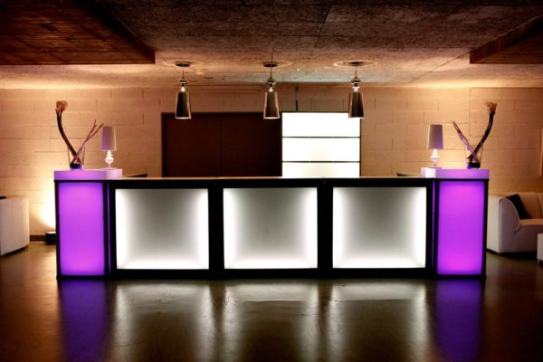 MIAMI, bar lumineux – Image 2